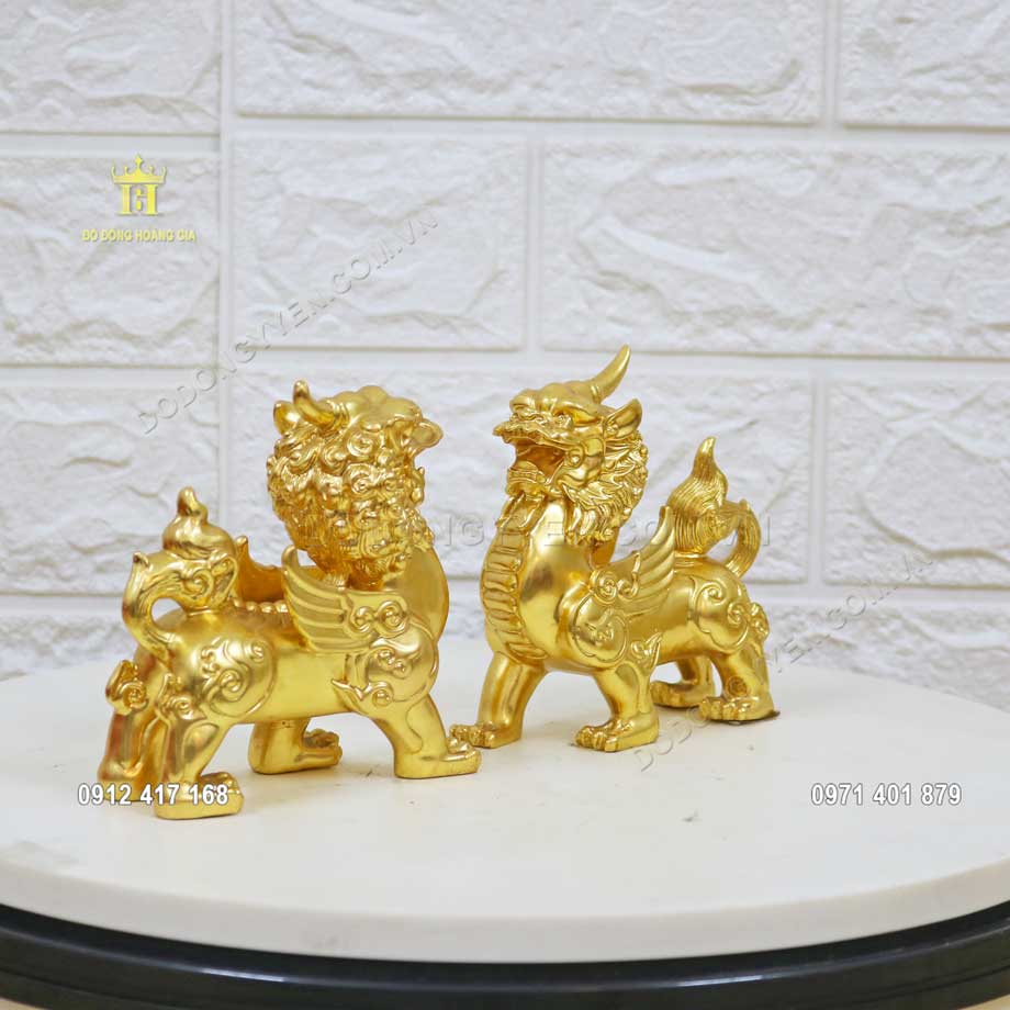 Pho tượng tỳ hưu được đ&uacute;c bằng nguy&ecirc;n liệu đồng v&agrave;ng nguy&ecirc;n chất